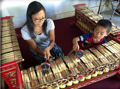 Introducing Yogyakarta culture to children